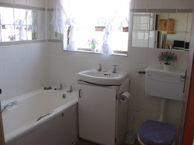 bathroom2